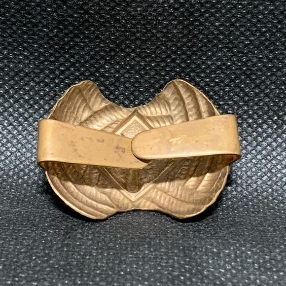 Vintage Scarf Clip CUB SCOUT Wolf Neckerchief Clip Uniform Metal Gold Blue Clip - Picture 3 of 3